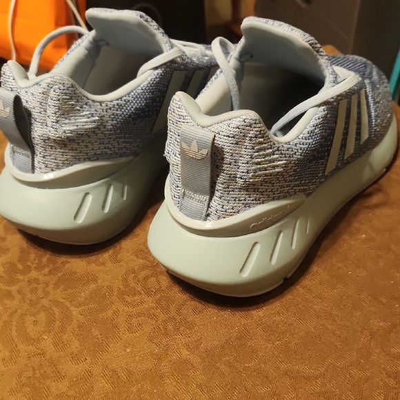 NWT Womens Adidas Swift Run 22 Magic Grey Altered Blurs - Picture 4 of 6